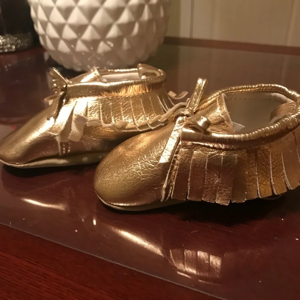 🎈Adorable Gold Moccasins